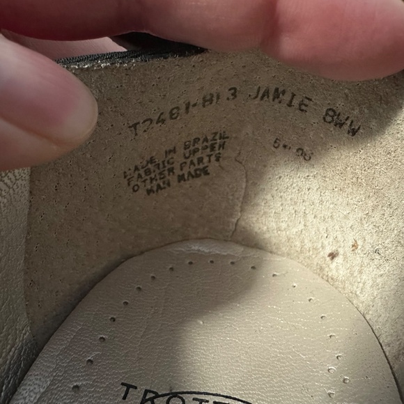 Brand New Trotters Black Low Heel Shoes with Elastic Strap – Size 8WW - Picture 8 of 13